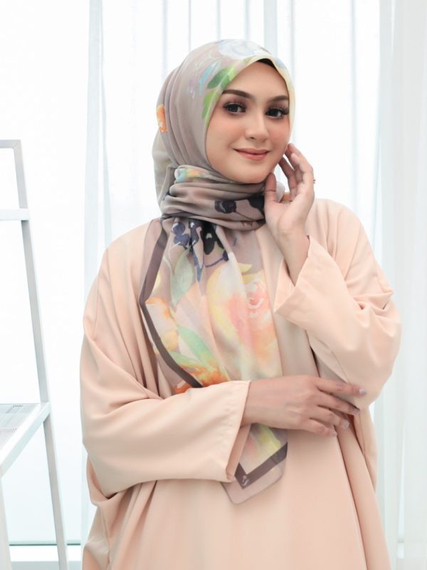 RANUNCULUS COLLECTION IN FANCY – BROWN